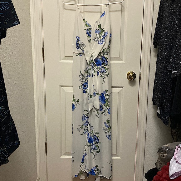 Only worn once! Spring time staple! - Picture 1 of 4